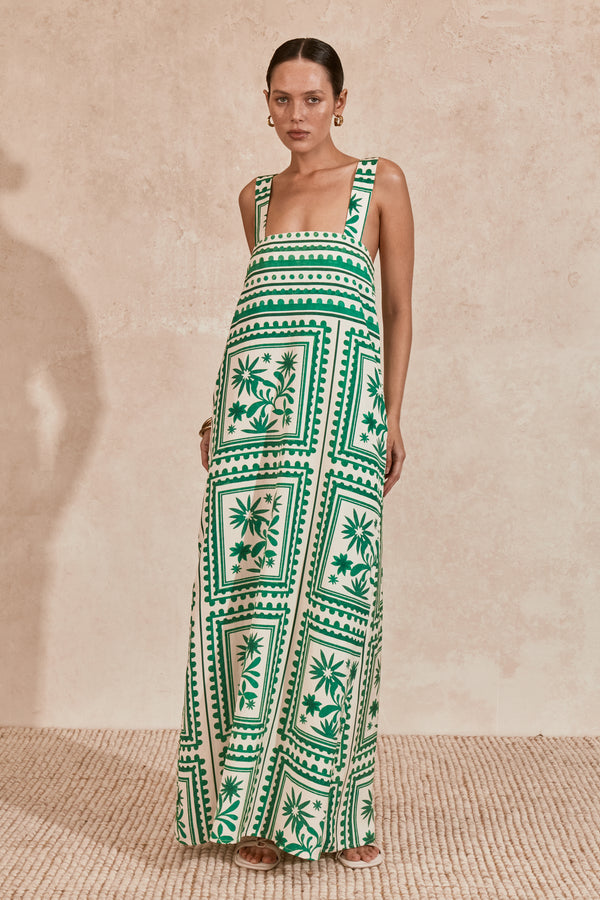 Sancia maxi dress with beautiful green print pattern! Take this dress on your next beach vacation!